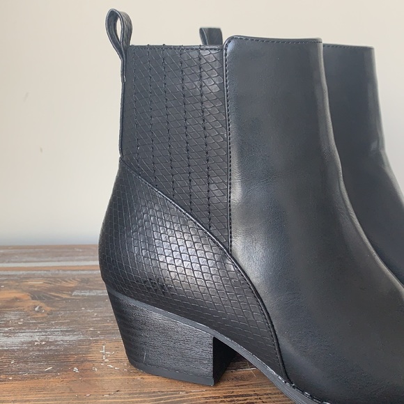 CL by Laundry Pointed Toe Ankle Boots - Picture 3 of 9